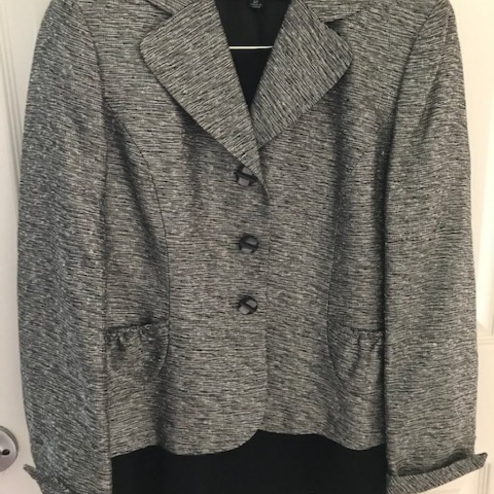 Kasper Petite Size 4 Jacket and Skirt